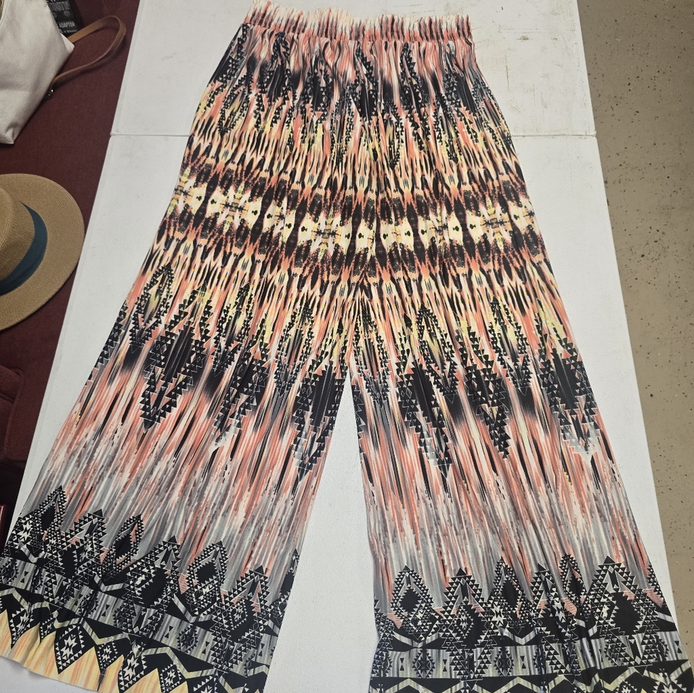 Colorful Patterned Wide-Leg Pants - Picture 3 of 8